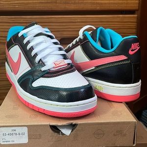 Women’s size 10 Nike Air Prestige III